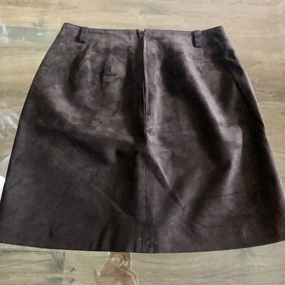 SIENA STUDIO Brown Suede Miniskirt, Size 2 - Picture 3 of 7